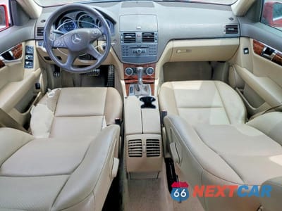 Zdjęcie 8 z 12 samochodu: 2011 MERCEDES-BENZ C 300 VIN:WDDGF5EB8BA510104 - miniatura