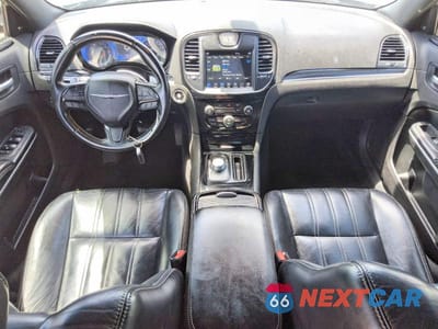 Zdjęcie 8 z 12 samochodu: 2019 CHRYSLER 300 S VIN:2C3CCABG1KH654206 - miniatura