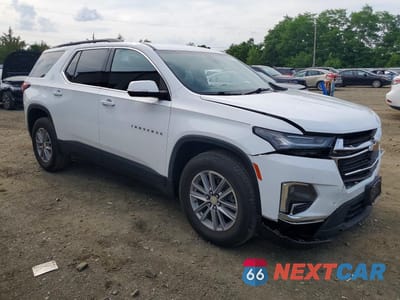 Czwarte zdjęcie samochodu z boku: 2022 CHEVROLET TRAVERSE LT VIN:1GNERGKW0NJ128463 - miniatura