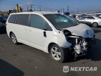 Czwarte zdjęcie samochodu z boku: 2013 TOYOTA SIENNA LE 8-PASSENGER VIN:5TDKK3DC3DS386599 - miniatura