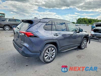 Trzecie zdjęcie samochodu z tyłu: 2022 TOYOTA RAV4 XLE PREMIUM VIN:2T3C1RFV9NC196624 - miniatura