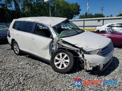 Czwarte zdjęcie samochodu z boku: 2012 TOYOTA HIGHLANDER BASE VIN:5TDBK3EH1CS136156 - miniatura