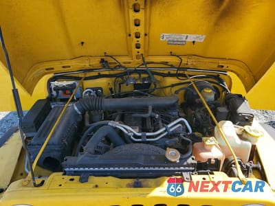 Zdjęcie 12 z 13 samochodu: 2001 JEEP WRANGLER / TJ SPORT VIN:1J4FA49S51P325149 - miniatura