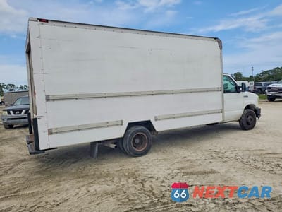Trzecie zdjęcie samochodu z tyłu: 2008 FORD ECONOLINE E350 SUPER DUTY CUTAWAY VAN VIN:1FDWE35L48DA86882 - miniatura