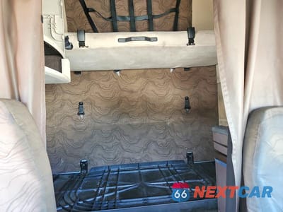 Zdjęcie 6 z 10 samochodu: 2014 VOLVO VN VNL VIN:4V4NC9EH2EN165076 - miniatura