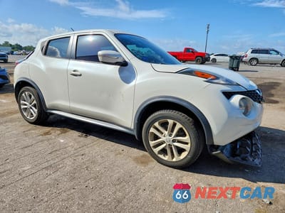 Czwarte zdjęcie samochodu z boku: 2015 NISSAN JUKE S VIN:JN8AF5MR3FT503848 - miniatura