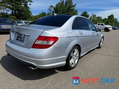 Czwarte zdjęcie samochodu z boku: 2010 MERCEDES-BENZ C 300 4MATIC VIN:WDDGF8BB9AR111417 - miniatura
