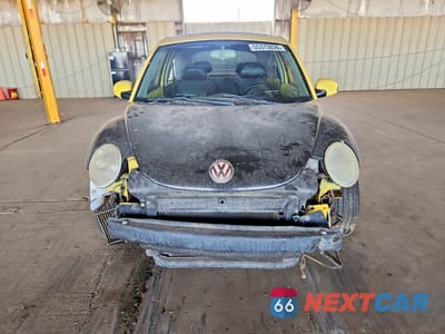 Piąte zdjęcie samochodu w środku: 2002 VOLKSWAGEN NEW BEETLE GLS VIN:3VWCD21C12M450016 - miniatura