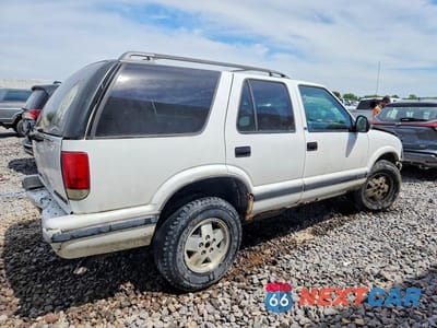 Trzecie zdjęcie samochodu z tyłu: 1997 CHEVROLET BLAZER VIN:1GNDT13WXV2215113 - miniatura