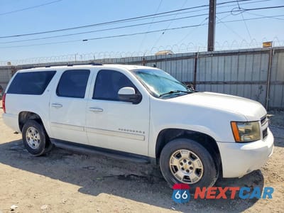 Czwarte zdjęcie samochodu z boku: 2007 CHEVROLET SUBURBAN C1500 VIN:3GNFC16067G173954 - miniatura