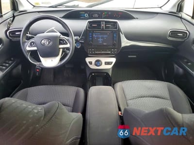 Zdjęcie 8 z 13 samochodu: 2017 TOYOTA PRIUS THREE VIN:JTDKARFU0H3047351 - miniatura