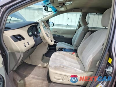 Zdjęcie 7 z 13 samochodu: 2011 TOYOTA SIENNA LE VIN:5TDKK3DC0BS037624 - miniatura