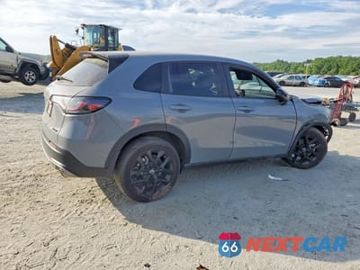 Trzecie zdjęcie samochodu z tyłu: 2025 HONDA HR-V SPORT VIN:3CZRZ1H5XSM758022 - miniatura