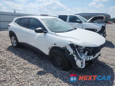 Czwarte zdjęcie samochodu z boku: 2025 CHEVROLET TRAX LS VIN:KL77LFEP2SC169191 - miniatura