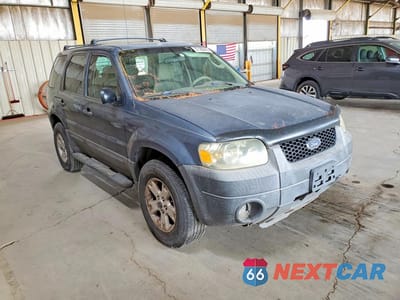 Czwarte zdjęcie samochodu z boku: 2005 FORD ESCAPE XLT VIN:1FMYU03135KA65380 - miniatura