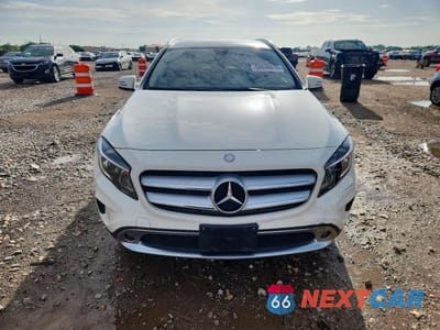 Piąte zdjęcie samochodu w środku: 2015 MERCEDES-BENZ GLA 250 4MATIC VIN:WDCTG4GB8FJ122786 - miniatura