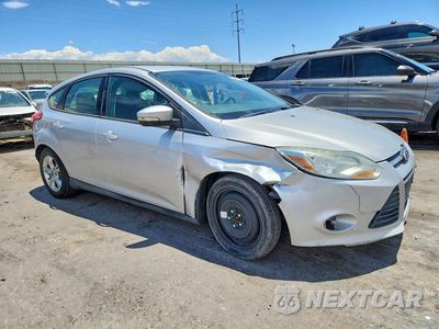 Czwarte zdjęcie samochodu z boku: 2014 FORD FOCUS SE VIN:1FADP3K2XEL313596 - miniatura