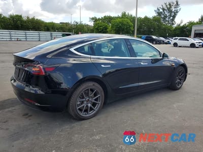 Trzecie zdjęcie samochodu z tyłu: 2019 TESLA MODEL 3 VIN:5YJ3E1EAXKF416096 - miniatura