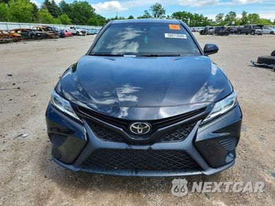 Piąte zdjęcie samochodu w środku: 2018 TOYOTA CAMRY SE VIN:4T1B11HK6JU641564 - miniatura