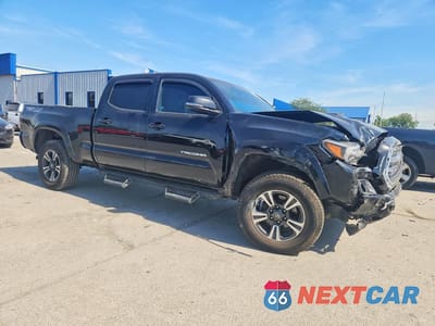 Czwarte zdjęcie samochodu z boku: 2017 TOYOTA TACOMA TRD SPORT VIN:3TMDZ5BN4HM028048 - miniatura