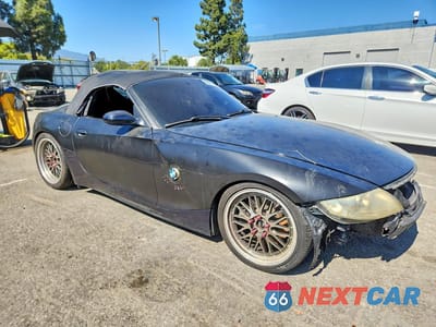 Piąte zdjęcie samochodu w środku: 2006 BMW Z4 3.0SI VIN:4USBU53566LX00446 - miniatura