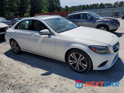 Czwarte zdjęcie samochodu z boku: 2019 MERCEDES-BENZ C 300 VIN:55SWF8DB1KU313810 - miniatura