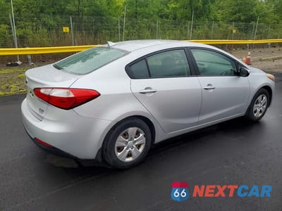 Trzecie zdjęcie samochodu z tyłu: 2015 KIA FORTE LX VIN:KNAFX4A62F5340498 - miniatura