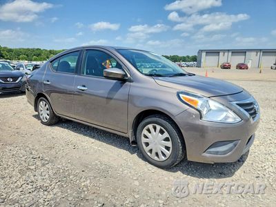 Czwarte zdjęcie samochodu z boku: 2015 NISSAN VERSA 1.6 SV VIN:3N1CN7AP2FL883763 - miniatura