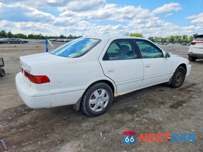 Trzecie zdjęcie samochodu z tyłu: 2001 TOYOTA CAMRY LE VIN:JT2BG28K010601635 - miniatura