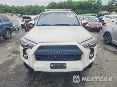 Piąte zdjęcie samochodu w środku: 2018 TOYOTA 4RUNNER SR5 VIN:JTEBU5JR1J5512311 - miniatura
