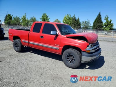 Czwarte zdjęcie samochodu z boku: 1999 CHEVROLET SILVERADO K1500 VIN:1GCEK19T9XE232001 - miniatura