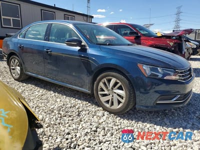 Czwarte zdjęcie samochodu z boku: 2018 VOLKSWAGEN PASSAT SE VIN:1VWBA7A38JC040329 - miniatura