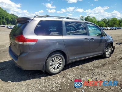 Trzecie zdjęcie samochodu z tyłu: 2012 TOYOTA SIENNA XLE 8-PASSENGER VIN:5TDYK3DCXCS266579 - miniatura