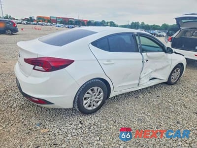 Trzecie zdjęcie samochodu z tyłu: 2019 HYUNDAI ELANTRA SE VIN:5NPD74LF8KH421751 - miniatura