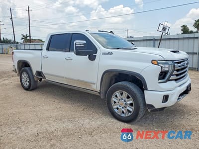 Czwarte zdjęcie samochodu z boku: 2024 CHEVROLET SILVERADO K3500 HIGH COUNTRY VIN:2GC4YVEY4R1212228 - miniatura