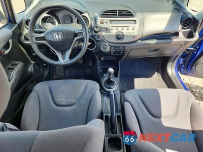 Zdjęcie 8 z 12 samochodu: 2010 HONDA FIT VIN:JHMGE8G2XAS000095 - miniatura