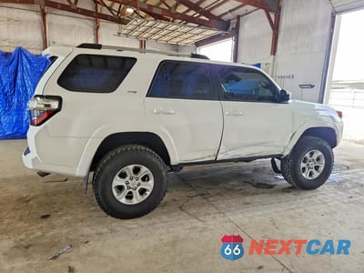 Trzecie zdjęcie samochodu z tyłu: 2020 TOYOTA 4RUNNER SR5 VIN:JTEBU5JR3L5802360 - miniatura