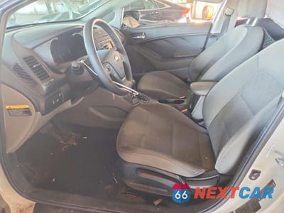 Zdjęcie 7 z 12 samochodu: 2014 KIA FORTE LX VIN:KNAFK4A62E5114247 - miniatura