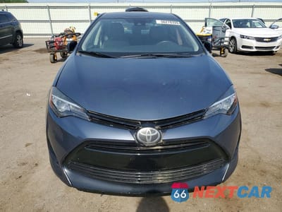 Piąte zdjęcie samochodu w środku: 2017 TOYOTA COROLLA LE VIN:5YFBURHE8HP593769 - miniatura