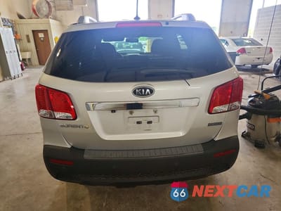 Zdjęcie 6 z 13 samochodu: 2013 KIA SORENTO LX VIN:5XYKT3A6XDG379903 - miniatura