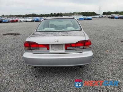 Zdjęcie 6 z 12 samochodu: 2002 HONDA ACCORD LX VIN:1HGCG16432A002090 - miniatura