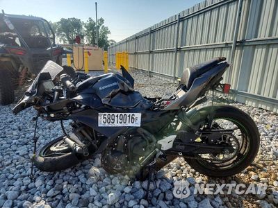 Trzecie zdjęcie samochodu z tyłu: 2024 KAWASAKI EX650 R VIN:ML5EXER1XRDAC9661 - miniatura