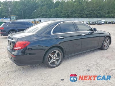 Trzecie zdjęcie samochodu z tyłu: 2017 MERCEDES-BENZ E 300 4MATIC VIN:WDDZF4KB8HA015031 - miniatura
