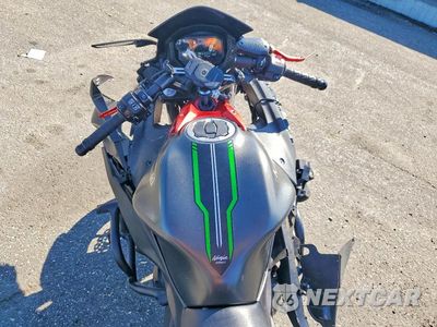 Zdjęcie 6 z 9 samochodu: 2024 KAWASAKI EX650 R VIN:ML5EXER17RDAB9606 - miniatura