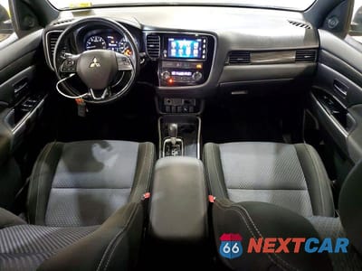 Zdjęcie 8 z 13 samochodu: 2018 MITSUBISHI OUTLANDER VIN:JA4AZ3A37JZ050020 - miniatura