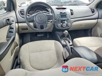 Zdjęcie 8 z 13 samochodu: 2011 KIA FORTE EX VIN:KNAFU4A2XB5436461 - miniatura