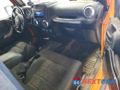 Zdjęcie 8 z 13 samochodu: 2012 JEEP WRANGLER SAHARA VIN:1C4AJWBG1CL228607 - miniatura