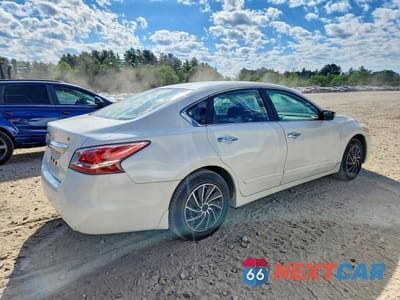 Trzecie zdjęcie samochodu z tyłu: 2015 NISSAN ALTIMA 2.5 S VIN:1N4AL3AP7FN360991 - miniatura