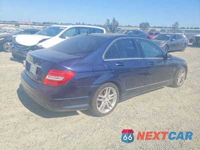 Trzecie zdjęcie samochodu z tyłu: 2012 MERCEDES-BENZ C 250 VIN:WDDGF4HB2CA615826 - miniatura
