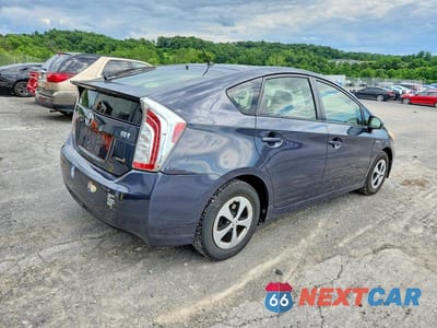 Trzecie zdjęcie samochodu z tyłu: 2013 TOYOTA PRIUS TWO VIN:JTDKN3DU7D1694761 - miniatura